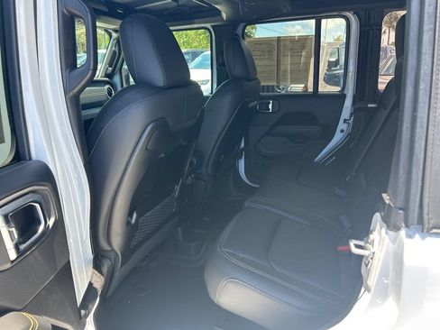 Certified 2025 Jeep Wrangler Unlimited Sahara AWD/4WD image 32