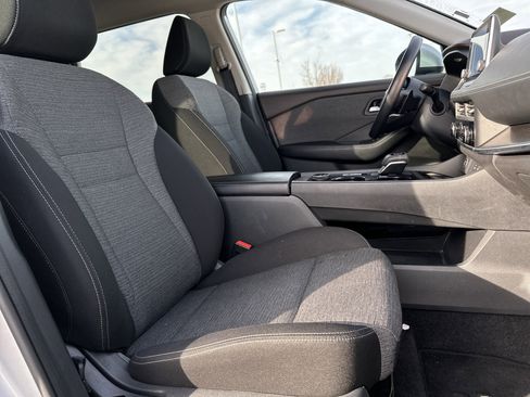 Used 2023 Nissan Rogue SV image 30