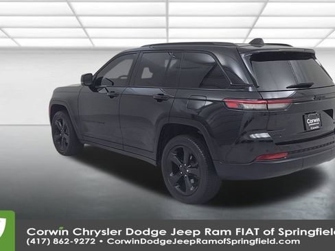 Certified 2023 Jeep Grand Cherokee Limited w/ Black Appearance Package image 11