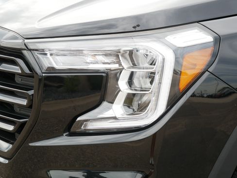 Used 2024 GMC Terrain SLE w/ Driver Convenience Package AWD/4WD image 16