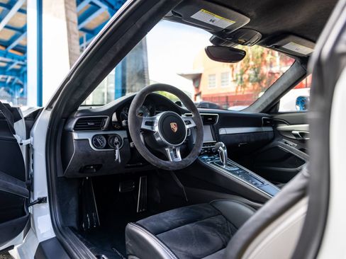 Used 2014 Porsche 911 GT3 w/ Sound Package Plus RWD image 4