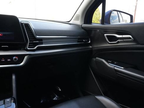 Used 2023 Kia Sportage EX image 8