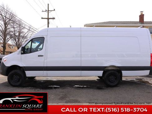 Used 2024 Mercedes-Benz Sprinter 2500 image 8