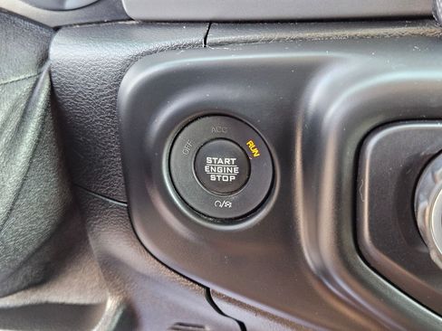 Used 2020 Jeep Wrangler Sport AWD/4WD image 19