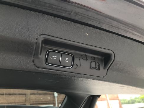 Used 2022 Ford Explorer XLT w/ Equipment Group 202A AWD/4WD image 32