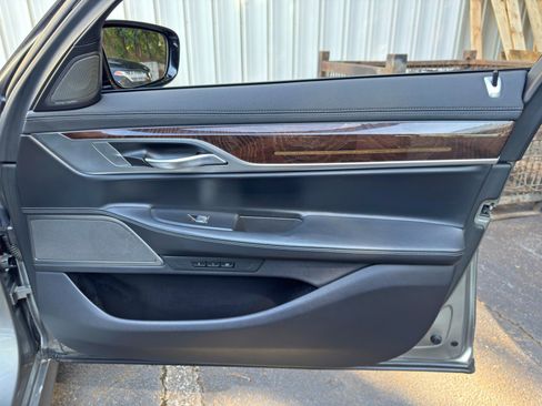 Used 2022 BMW 740i w/ M Sport Package RWD image 46