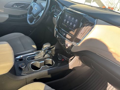Used 2023 Chevrolet Traverse LT image 18