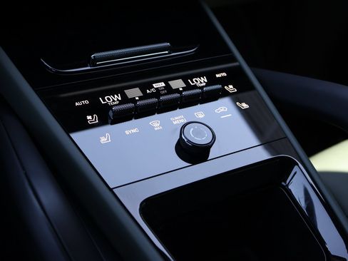 Certified 2025 Porsche Cayenne S AWD/4WD image 21