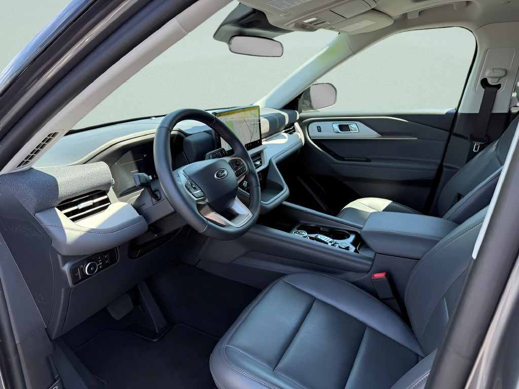 Used 2026 Ford Explorer Active w/ Active Comfort Package AWD/4WD image 4