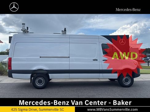 Used 2024 Mercedes-Benz Sprinter 2500 image 2