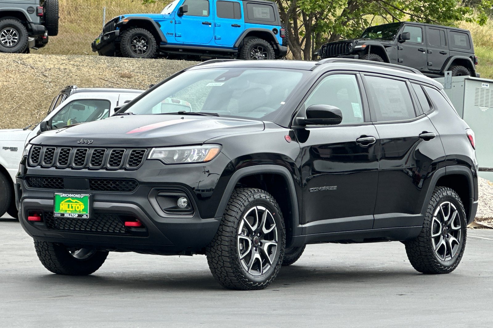 New 2026 Jeep Compass Trailhawk w/ Sun, Sound & Navigation Group AWD/4WD image 8