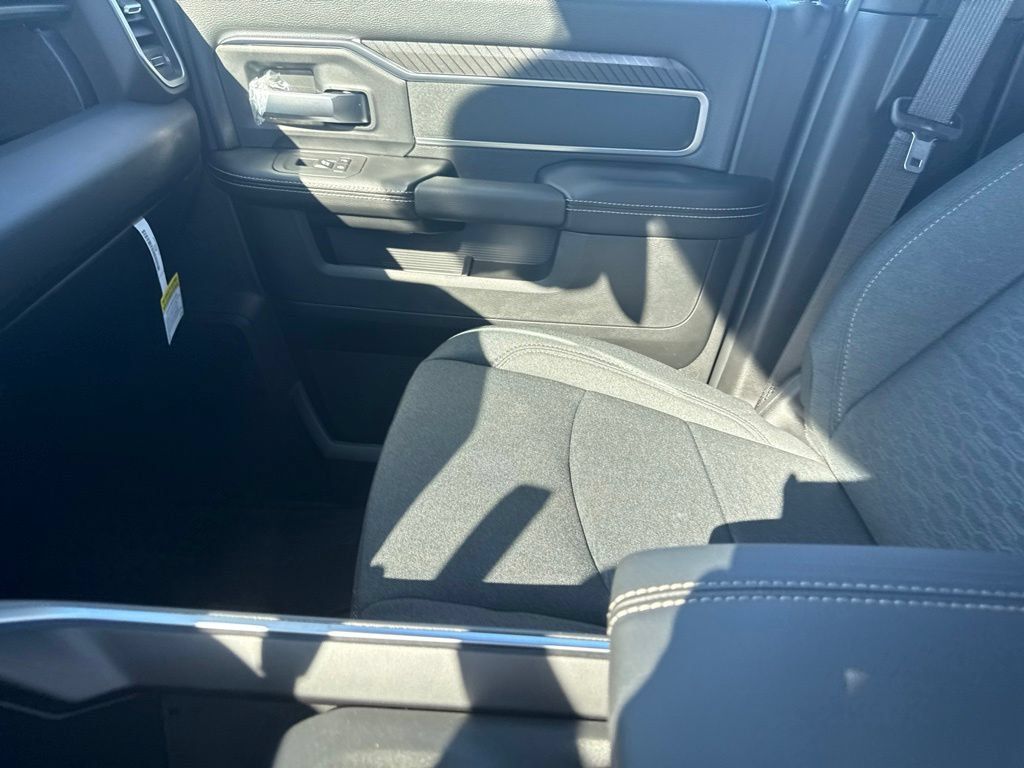 New 2027 RAM 3500 Big Horn AWD/4WD image 31