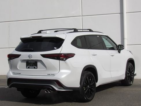 New 2025 Toyota Highlander XSE image 6