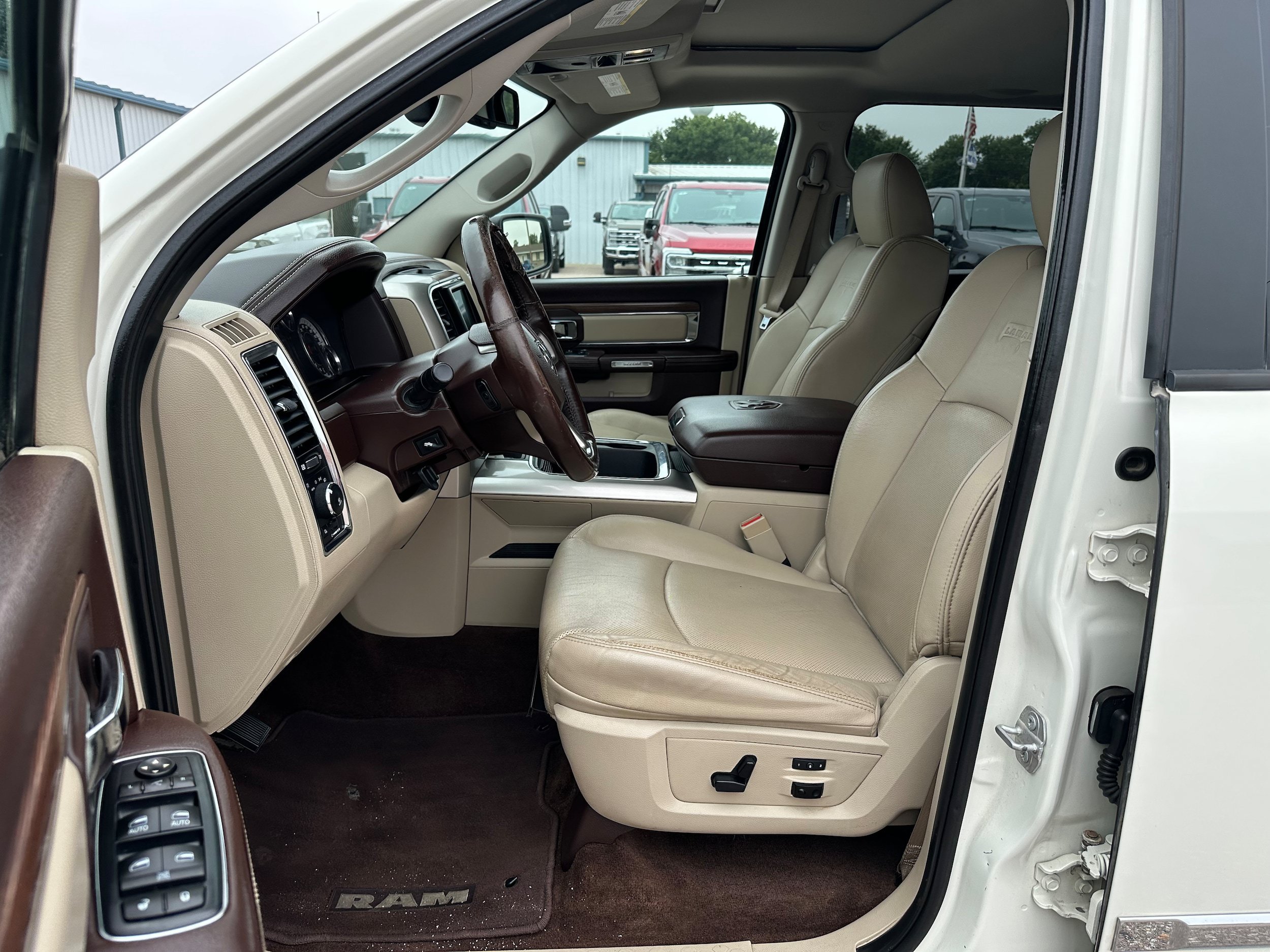 Used 2016 RAM 1500 Laramie w/ Convenience Group AWD/4WD image 11