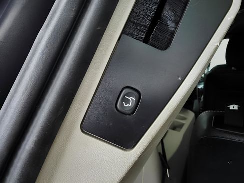 Used 2018 Dodge Grand Caravan SXT image 14