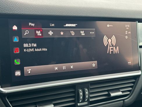 Used 2023 Porsche Cayenne Platinum Edition image 18