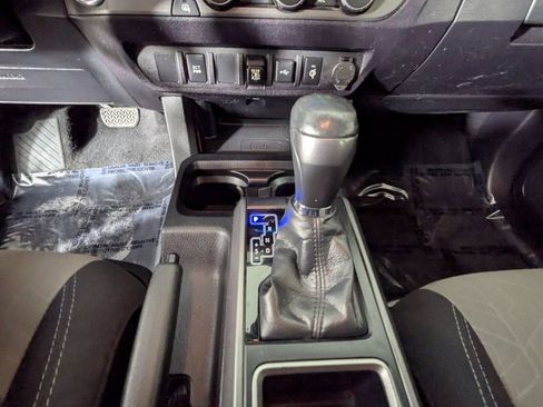 Used 2021 Toyota Tacoma TRD Sport image 16