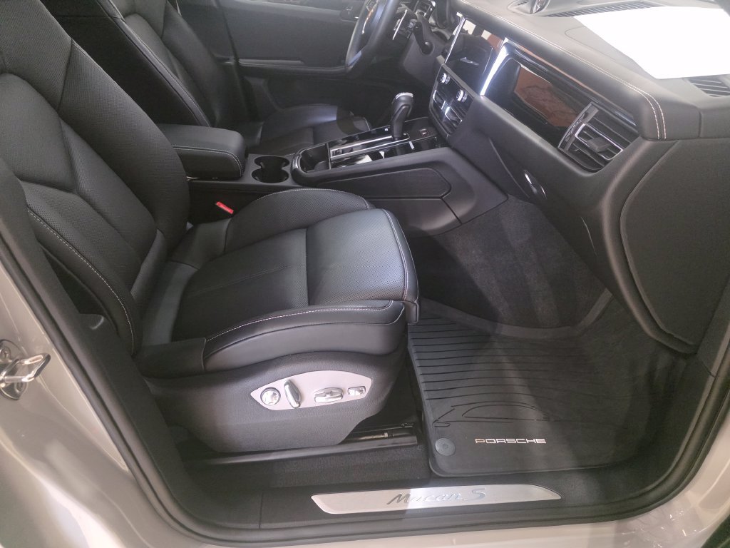 Certified 2026 Porsche Macan S AWD/4WD image 21