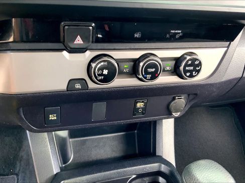 Used 2018 Toyota Tacoma SR w/ SR Convenience Package RWD image 31
