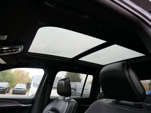 Certified 2024 Jeep Grand Cherokee Limited w/ Black Appearance Package image 22