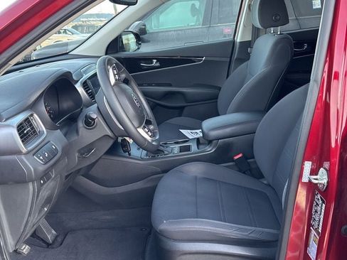 Used 2019 Kia Sorento S image 12