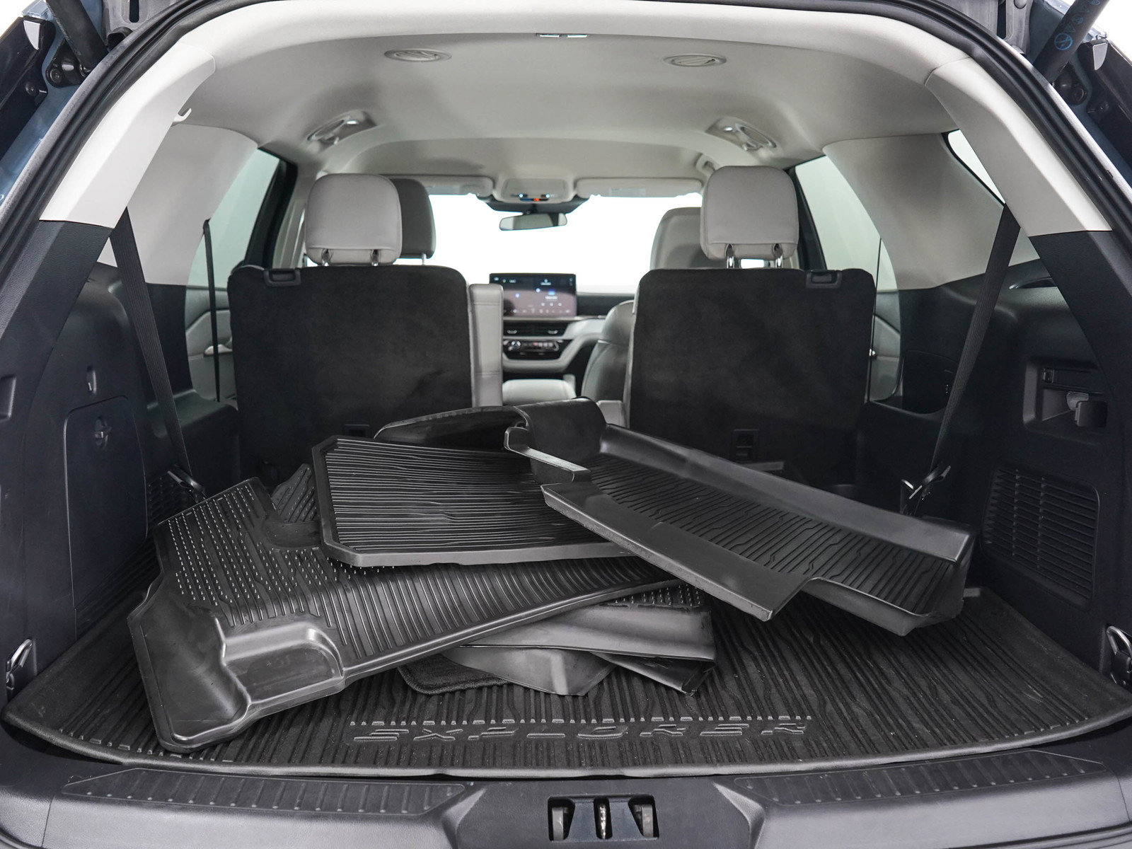 Used 2025 Ford Explorer Active w/ Active Comfort Package AWD/4WD image 9