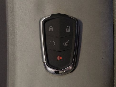 Used 2016 Cadillac XTS Luxury image 32