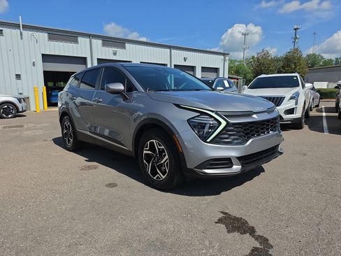 Certified 2025 Kia Sportage LX FWD image 2