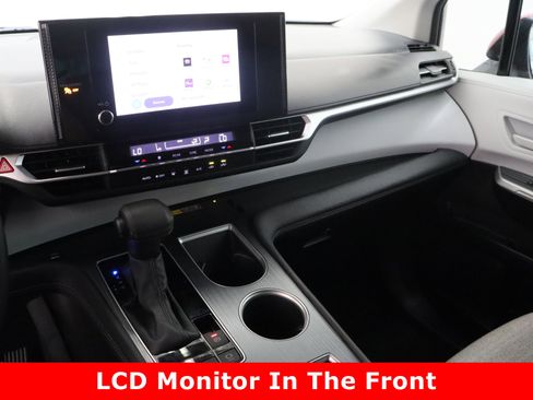 Certified 2025 Toyota Sienna LE image 16