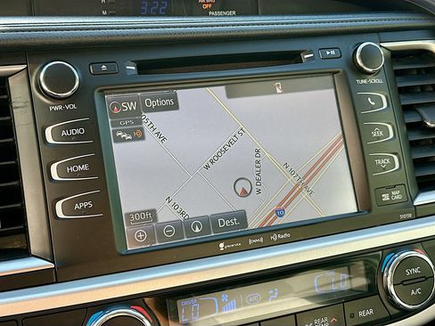 Used 2016 Toyota Highlander XLE image 19