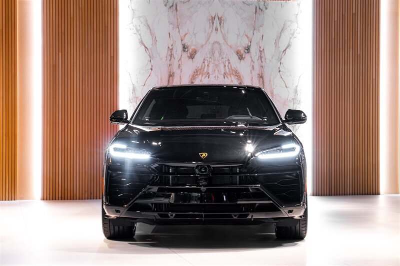 Used 2025 Lamborghini Urus SE AWD/4WD image 2