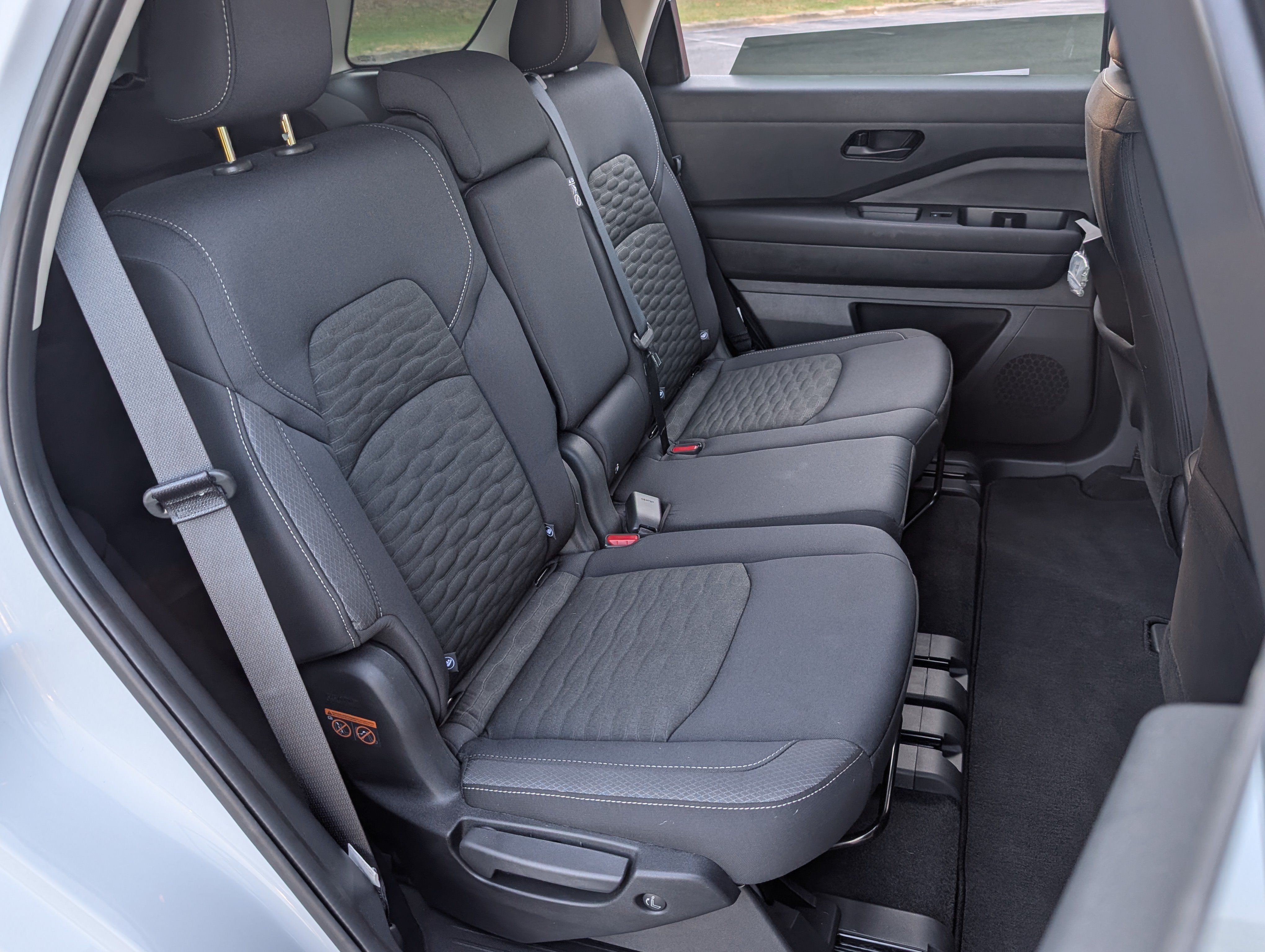 Used 2025 Nissan Pathfinder SV FWD image 22