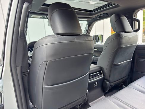 Used 2024 Lexus GX 550 w/ Cold Area Package AWD/4WD image 38