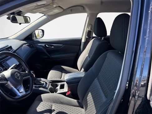 Used 2020 Nissan Rogue SV w/ Premium Package image 12