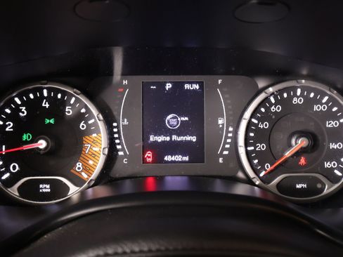 Used 2023 Jeep Renegade Latitude w/ Sun/Sound Group AWD/4WD image 4
