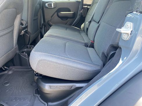 Used 2024 Jeep Wrangler Unlimited AWD/4WD image 19