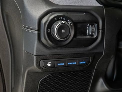 Used 2024 Jeep Wrangler Unlimited Sahara AWD/4WD image 10