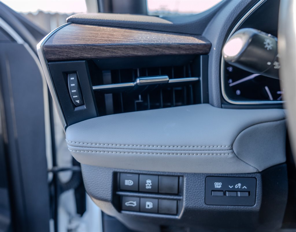 Used 2020 Toyota Avalon XLE FWD image 18