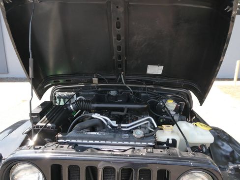 Used 2004 Jeep Wrangler Sahara AWD/4WD image 29