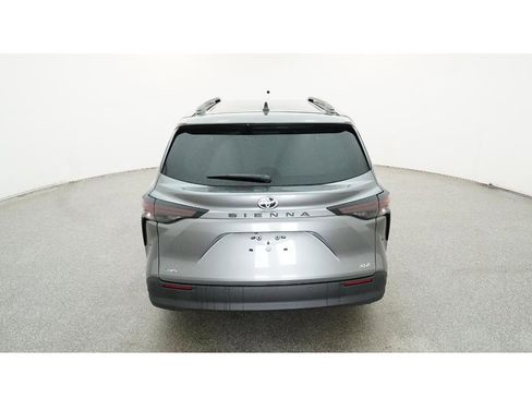 New 2026 Toyota Sienna XLE image 7