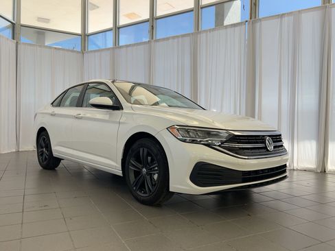 Certified 2024 Volkswagen Jetta SE image 7