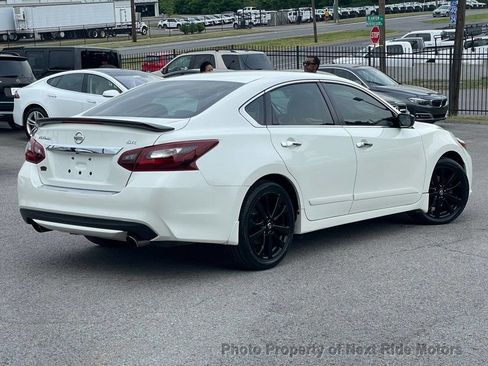 Used 2017 Nissan Altima 2.5 SR w/ Midnight Edition Package FWD image 2