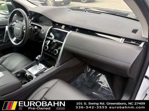 Used 2020 Land Rover Discovery Sport SE image 16