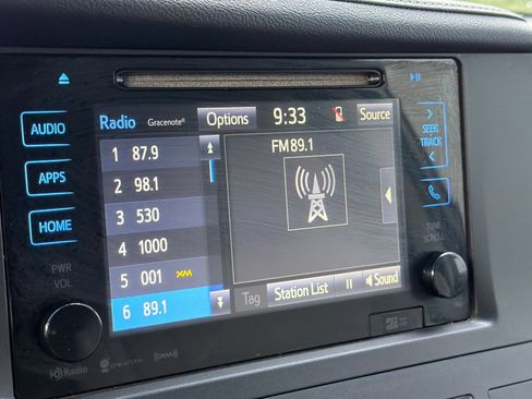 Used 2016 Toyota Sienna XLE w/ XLE Navigation Package FWD image 25