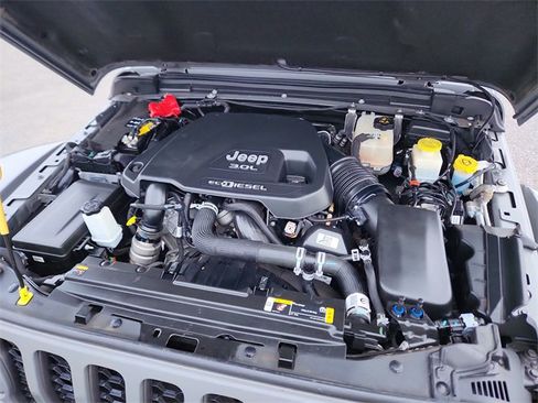 Used 2022 Jeep Gladiator Rubicon w/ Cold Weather Group image 16