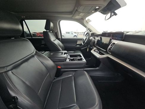 Used 2025 Ford Expedition Active AWD/4WD image 11