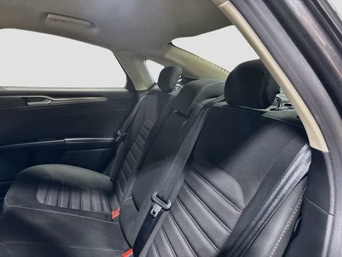 Used 2017 Ford Fusion SE w/ Fusion SE Technology Package FWD image 19
