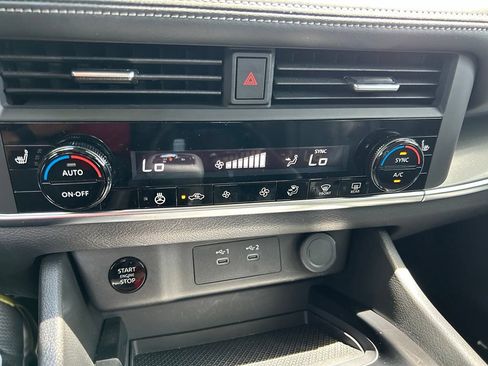 Used 2024 Nissan Rogue SV w/ SV Premium Package FWD image 26