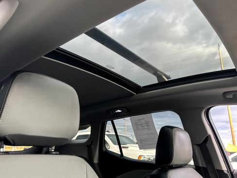 Used 2020 GMC Terrain SLT w/ Preferred Package image 18