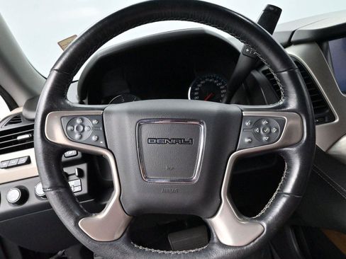 Used 2020 GMC Yukon Denali w/ Denali Premium Package image 21